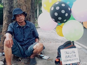 Berprasangka Baik ala Yayat Penjual Balon Seikhlasnya