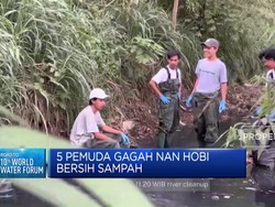 Video: 5 Pemuda Gagah Hobi Bersih Sampah