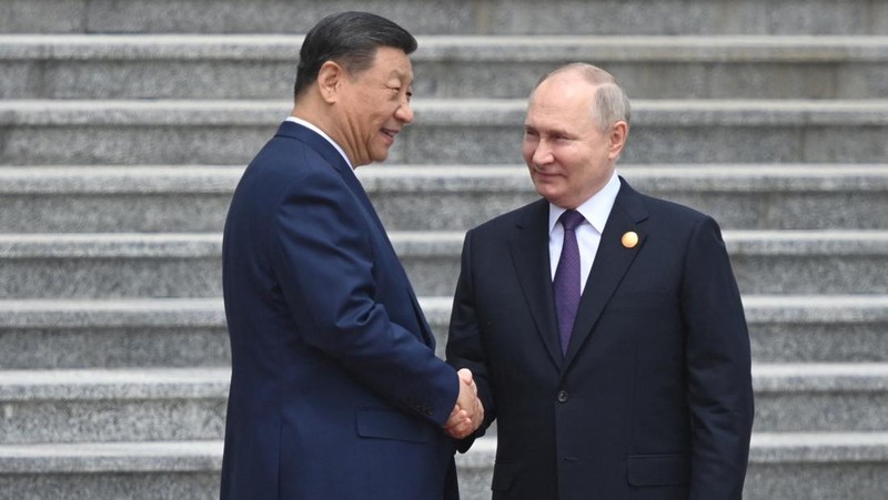 Russian President Vladimir Putin and Chinese President Xi Jinping attend an official welcoming ceremony in Beijing, China May 16, 2024. Sputnik/Sergei Bobylev/Pool via REUTERS ATTENTION EDITORS - THIS IMAGE WAS PROVIDED BY A THIRD PARTY.