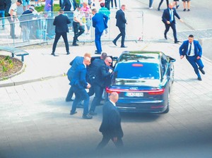 Geger Penembakan PM Slovakia, Reaksi Pengawalnya Dikecam!