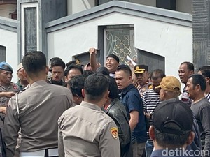 Eksekusi Rumah di Pinrang Ricuh, Juru Sita-Polisi Cekcok dengan Pemilik