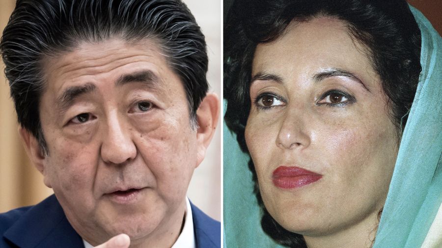 Foto kombinasi Shinzo Abe dan Benazir Bhutto. (AP Photo)