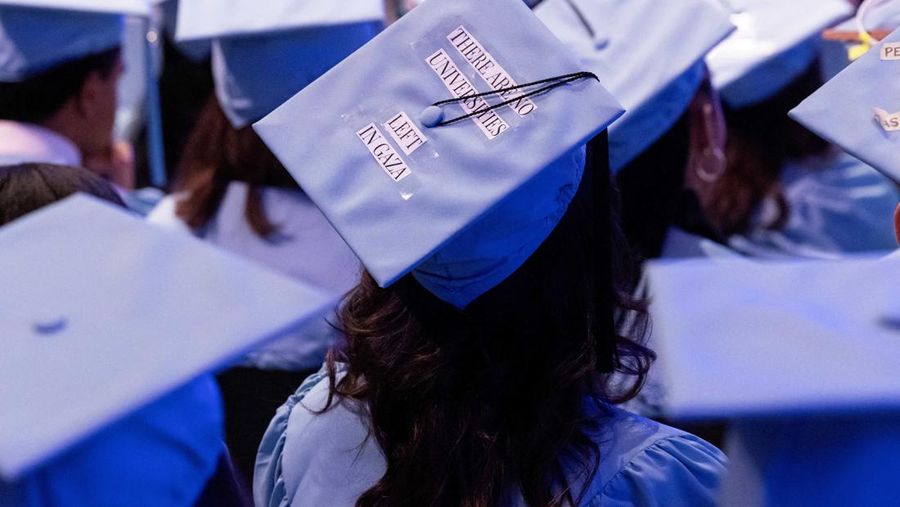 A student wears a statement on their cap in support of Palestinians during a graduation ceremony at Columbia University Journalism School, during the ongoing conflict between Israel and the Palestinian Islamist group Hamas, in New York City, U.S., May 15, 2024.  REUTERS/Caitlin Ochs     TPX IMAGES OF THE DAY