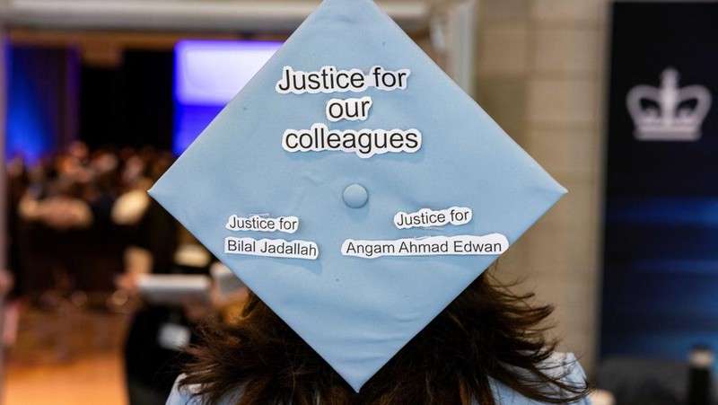 A student holds up her graduation hat with a message supporting her colleagues after receiving a diploma during a graduation ceremony at Columbia University Journalism School, during the ongoing conflict between Israel and the Palestinian Islamist group Hamas, in New York City, U.S., May 15, 2024.  REUTERS/Caitlin Ochs