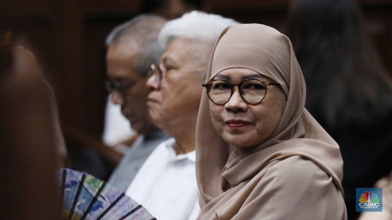 Wakil Presiden ke-10 dan ke-12 RI Jusuf Kalla (JK) tiba di Pengadilan Tipikor pada Pengadilan Negeri Jakarta Pusat, Kamis (16/5/2024). Jusuf Kalla menjadi saksi meringankan dalam dugaan korupsi pengadaan liquefied natural gas (LNG). (CNBC Indonesia/Tri Susilo) Wakil Presiden ke-10 dan ke-12 RI Jusuf Kalla (JK) tiba di Pengadilan Tipikor pada Pengadilan Negeri Jakarta Pusat, Kamis (16/5/2024). Jusuf Kalla menjadi saksi meringankan dalam dugaan korupsi pengadaan liquefied natural gas (LNG). (CNBC Indonesia/Tri Susilo)