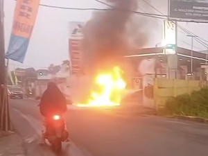 Motor Terbakar Saat Dinyalakan di Depan SPBU Cilodong Depok