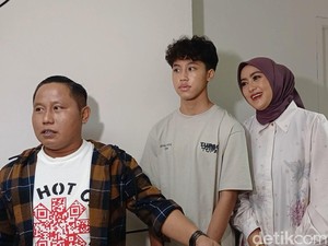 Narji dan Istri Tanggapi Soal Anaknya yang Jadi Sorotan Saat Wisuda
