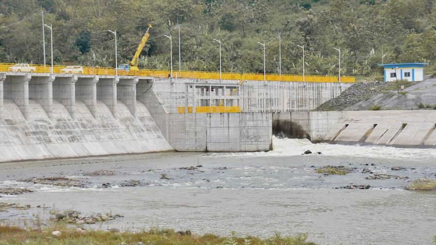 Pembangkit Listrik Tenaga Air (PLTA) Jatigede berkapasitas 2X55 MegaWatt (MW) yang berlokasi di Jawa Barat. Setelah berhasil menyelesaikan pembangunan PLTA tersebut, kini PLN telah berhasil melakukan sinkronisasi pada Sabtu (11/5). Dok PLN