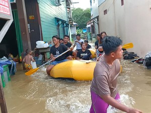 Pemprov Kaltim Salurkan 6.400 Paket Sembako ke Warga Terdampak Banjir Mahulu