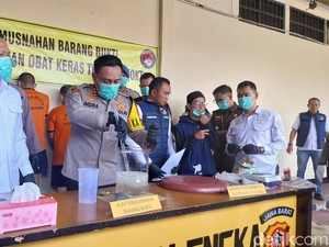 Sabu 1 Kg yang Dibawa Pengedar di GT Kertajati Dimusnahkan!