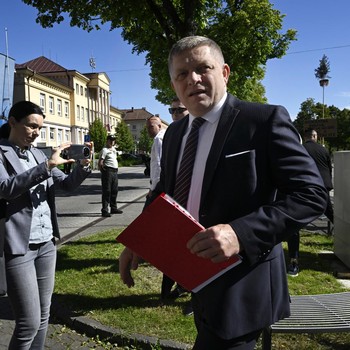 Potret Detik-detik PM Slovakia Robert Fico Ditembak dengan Brutal