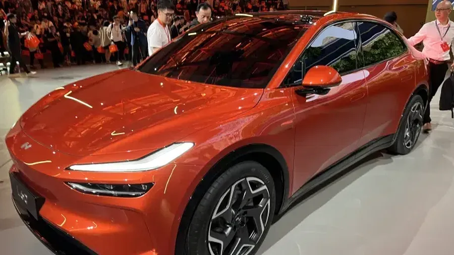 Perusahaan mobil listrik China Nio meluncurkan merek berbiaya rendah Onvo pada Rabu, 15 Mei 2024, di Shanghai, China. (Dok. վ Internasional/Evelyn Cheng)