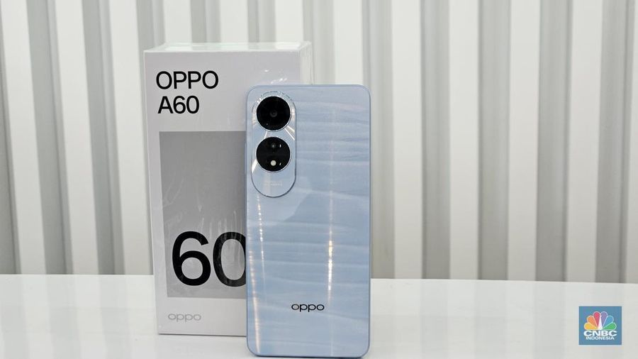 Setelah memulai debut di Vietnam, HP tahan banting Oppo A60 dipastikan bakal rilis di Indonesia besok, Jumat (17/5/2024). (CNBC Indonesia/Intan Rakhmayanti Dewi)