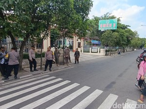 Tak Cuma Sulut Petasan, Gerombolan Bermotor Lempar Botol Miras ke SMKN 3 Jogja