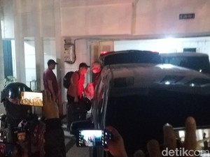 KPK Bawa 2 Koper Usai 5 Jam Geledah Rumah Adik SYL di Makassar