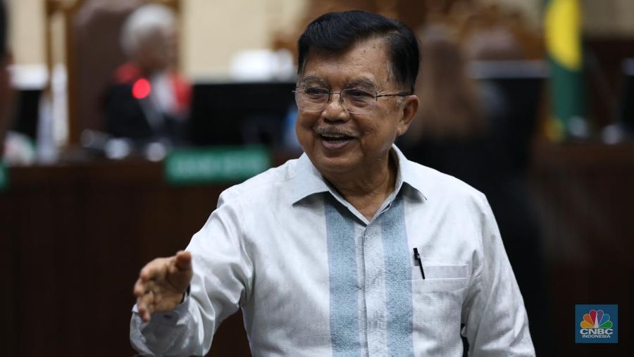 Wakil Presiden ke-10 dan ke-12 RI Jusuf Kalla (JK) di Pengadilan Tipikor pada Pengadilan Negeri Jakarta Pusat, Kamis (16/5/2024). (CNBC Indonesia/Tri Susilo)