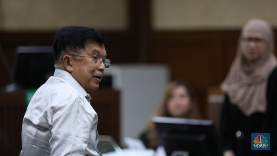 Wakil Presiden ke-10 dan ke-12 RI Jusuf Kalla (JK) di Pengadilan Tipikor pada Pengadilan Negeri Jakarta Pusat, Kamis (16/5/2024). (CNBC Indonesia/Tri Susilo)