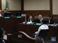 JK di Persidangan: Saya Bingung Karen Kok Jadi Terdakwa Korupsi