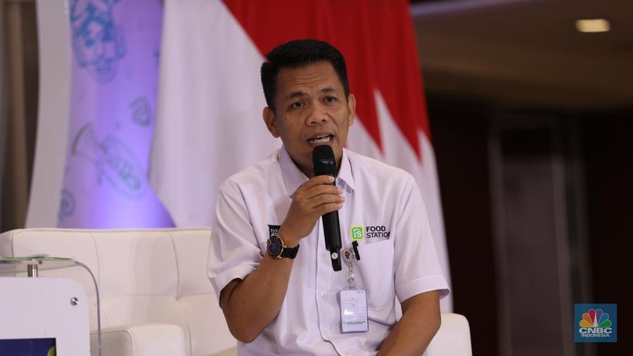 Direktur Utama PT Food Station Karyawan Gunarso dalam rapat kerja Forum Kerja Sama Daerah Mitra Praja Utama 2024 di Hotel Borobudur, Jakarta, Jumat (17/5/2024). (CNBC Indonesia/Tri Susilo)
