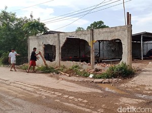 Polisi Cek Gudang di Palembang, Diduga Lokasi Penimbunan Minyak Ilegal