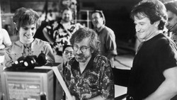 Steven Spielberg yang Tak Akan Ajak Julia Roberts Syuting Lagi