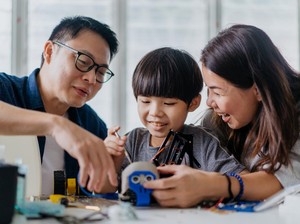 Mau Anak Lebih Cerdas di Sekolah? Kata Riset Ini, Kuncinya Ada di Ayah