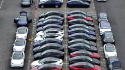 Ratusan Ribu Mobil Listrik China Menumpuk di Pelabuhan Eropa, Penjualan Melambat