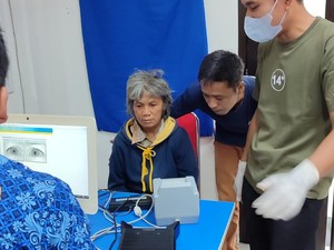Ada yang Kenal? Nenek Ini Ditemukan Ngorek Sampah di Kantor Bupati Gunungkidul