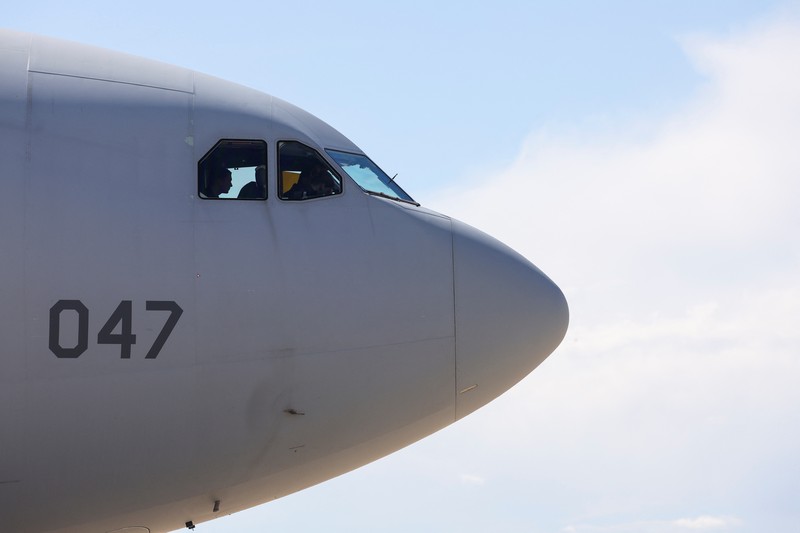 NEW CALEDONIA-VIOLENCE/ People line up as civil guards, police officers and sailors firefighters board a plane of the French Air Force at Istres military airbase after France declared a state of emergency to regain control of events in New Caledonia, near Marseille, France, May 16, 2024. REUTERS/Manon Cruz REFILE - CORRECTING FROM