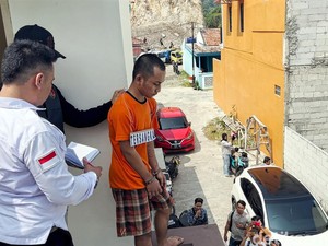 Riuh Warga Saat Rekonstruksi, Kecam Aksi Sadis Adi Bunuh Ceceu
