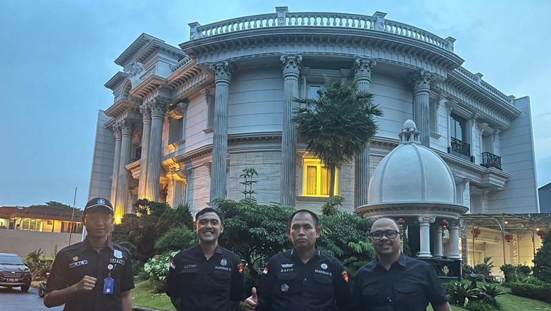 Rumah mewah milik tersangka TN alias AN yang turut terlibat dugaan tindak pidana korupsi dalam tata niaga komoditas timah di wilayah Izin Usaha Pertambangan (IUP) PT Timah Tbk tahun 2015 s/d 2022. (Dok Kejagung)
