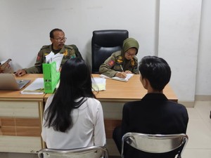 Satpol PP Ciduk Sejoli Berpelukan-Berciuman di Alun-alun Kota Malang