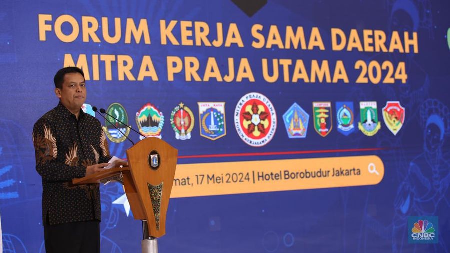 Sekretaris Daerah Provinsi DKI Jakarta, Joko Agus Setyono saat memberikan sambutan sekaligus pembukaan rapat kerja Forum Kerja Sama Daerah Mitra Praja Utama 2024 di Hotel Borobudur, Jakarta, Jumat (17/5/2024). (CNBC Indonesia/Tri Susilo)