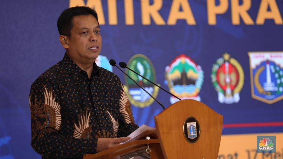 Sekretaris Daerah Provinsi DKI Jakarta, Joko Agus Setyono saat memberikan sambutan sekaligus pembukaan rapat kerja Forum Kerja Sama Daerah Mitra Praja Utama 2024 di Hotel Borobudur, Jakarta, Jumat (17/5/2024). (CNBC Indonesia/Tri Susilo)