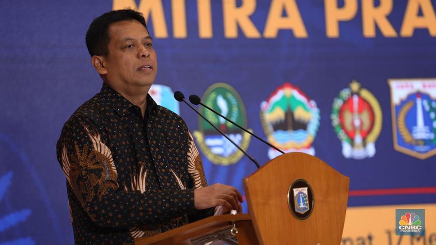Sekretaris Daerah Provinsi DKI Jakarta, Joko Agus Setyono saat memberikan sambutan sekaligus pembukaan rapat kerja Forum Kerja Sama Daerah Mitra Praja Utama 2024 di Hotel Borobudur, Jakarta, Jumat (17/5/2024). (CNBC Indonesia/Tri Susilo)