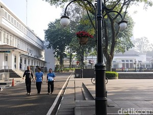 Info Cuaca: Langit Berawan Temani Peringatan HUT ke-80 RI di Bandung