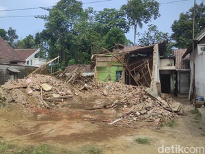 Sederet Fakta Anak di Malang Robohkan Rumah Ibu Kandungnya gegara Warisan
