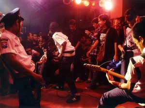Mengenal Primitive Chimpanzee, Band Cadas Berkostum Nyeleneh Asal Malang