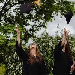 10 Jurusan Kuliah yang Lulusannya Dapat Gaji Paling Tinggi