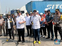 'Bebaskan' Ribuan Kontainer, Airlangga Minta Bea Cukai Cs Kerja 24 Jam