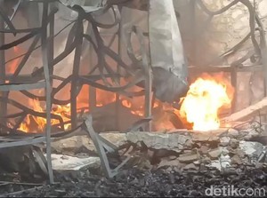 Satpam Bakar Pusat Oleh-oleh di Pasuruan Lalu Serahkan Diri ke Polsek