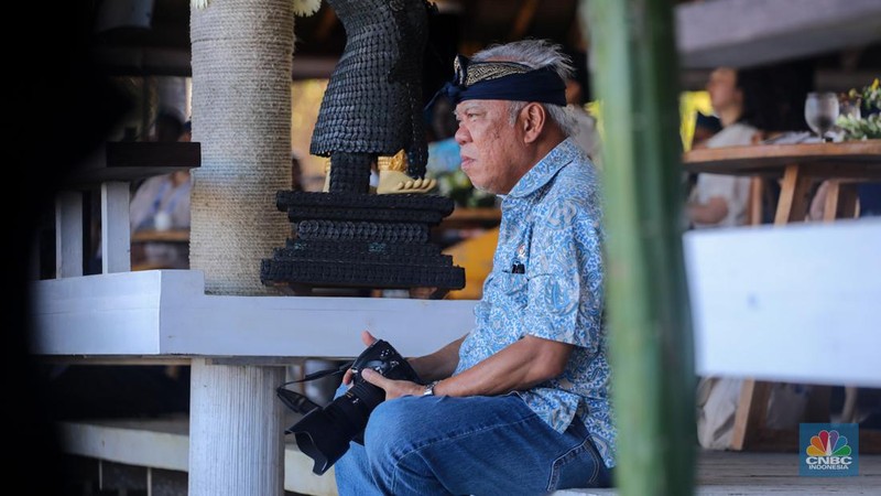 Menteri Pekerjaan Umum dan Perumahan Rakyat (PUPR) Basuki Hadimuljono saat menghadiri acara Balinese Water Purification Ceremony rangkaian World Water Forum (WWF) ke-10 2024 di Kura-Kura Bali, Denpasar, Bali, Sabtu (18/5/2024). (CNBC Indonesia/Faisal Rahman)