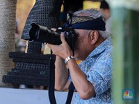 Aksi Menteri Basuki Jadi Fotografer-Pakai Udeng di World Water Forum