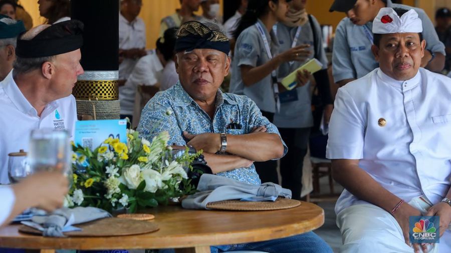 Menteri Pekerjaan Umum dan Perumahan Rakyat (PUPR) Basuki Hadimuljono saat menghadiri acara Balinese Water Purification Ceremony rangkaian World Water Forum (WWF) ke-10 2024 di Kura-Kura Bali, Denpasar, Bali, Sabtu (18/5/2024). (CNBC Indonesia/Faisal Rahman)