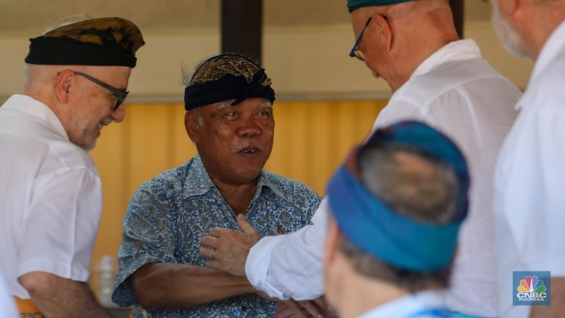 Menteri Pekerjaan Umum dan Perumahan Rakyat (PUPR) Basuki Hadimuljono saat menghadiri acara Balinese Water Purification Ceremony rangkaian World Water Forum (WWF) ke-10 2024 di Kura-Kura Bali, Denpasar, Bali, Sabtu (18/5/2024). (CNBC Indonesia/Faisal Rahman)