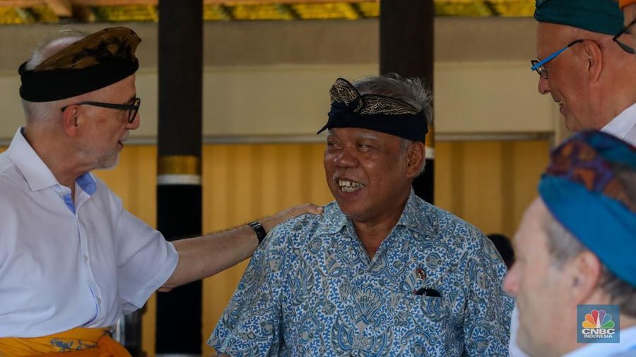 Menteri Pekerjaan Umum dan Perumahan Rakyat (PUPR) Basuki Hadimuljono saat menghadiri acara Balinese Water Purification Ceremony rangkaian World Water Forum (WWF) ke-10 2024 di Kura-Kura Bali, Denpasar, Bali, Sabtu (18/5/2024). (CNBC Indonesia/Faisal Rahman)