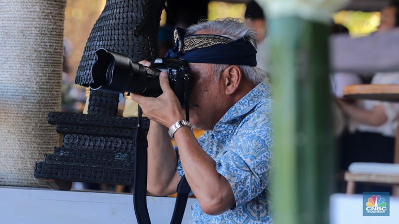 Menteri Pekerjaan Umum dan Perumahan Rakyat (PUPR) Basuki Hadimuljono saat menghadiri acara Balinese Water Purification Ceremony rangkaian World Water Forum (WWF) ke-10 2024 di Kura-Kura Bali, Denpasar, Bali, Sabtu (18/5/2024). (CNBC Indonesia/Faisal Rahman) Menteri Pekerjaan Umum dan Perumahan Rakyat (PUPR) Basuki Hadimuljono saat menghadiri acara Balinese Water Purification Ceremony rangkaian World Water Forum (WWF) ke-10 2024 di Kura-Kura Bali, Denpasar, Bali, Sabtu (18/5/2024). (CNBC Indonesia/Faisal Rahman)