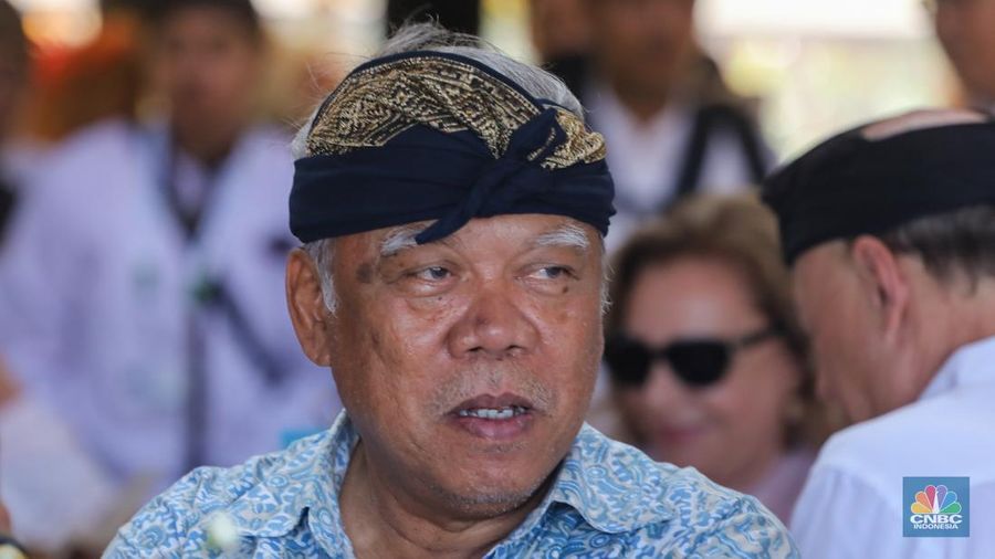 Menteri Pekerjaan Umum dan Perumahan Rakyat (PUPR) Basuki Hadimuljono saat menghadiri acara Balinese Water Purification Ceremony rangkaian World Water Forum (WWF) ke-10 2024 di Kura-Kura Bali, Denpasar, Bali, Sabtu (18/5/2024). (CNBC Indonesia/Faisal Rahman)