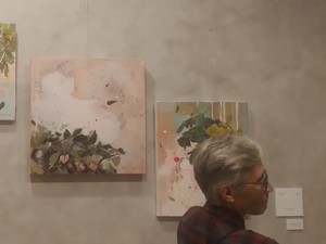 Melihat Karya Abstrak di Mangkuluhur Artotel Suites