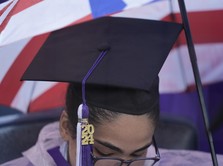 Foto: Ilustrasi wisuda. (AP/Seth Wenig)